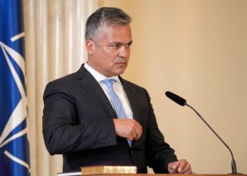 Ρουμανία: Νέος υποψήφιος πρωθυπουργός ο Αντριάν Βεστέα μετά την απόσυρση Τομάκ