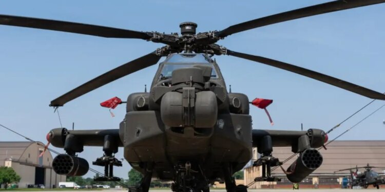 Ελικόπτερο τύπου Apache συνετρίβη στα Στενά του Ορμούζ - Σώοι και οι δύο πιλότοι λέει ο Τραμπ