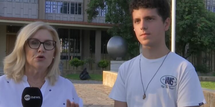 Ο αριστούχος των Πανελλαδικών από την Πάτρα αποκαλύπτει στο ΕΡΤnews το «μυστικό» της επιτυχίας: «Το διάβασμα παίζει τον ίδιο ρόλο με την ξεκούραση»