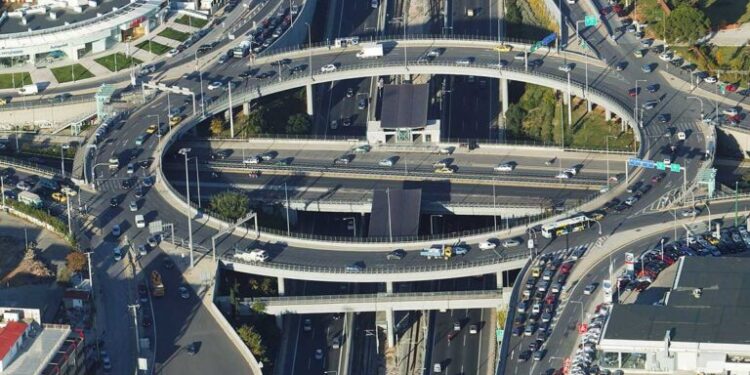 Τροχαίο με τέσσερις ελαφρά τραυματίες στην Αττική Οδό