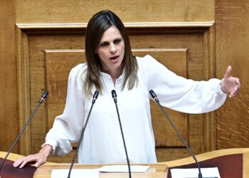 Έφη Αχτσιόγλου: Δηλώνει παραίτηση από το βουλευτικό αξίωμα, αλλά «όχι από την ενεργό πολιτική» – Η επιστολή της, στη θέση της ο Γ. Δραγασάκης