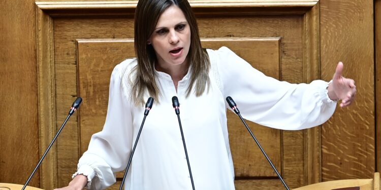Έφη Αχτσιόγλου: Δηλώνει παραίτηση από το βουλευτικό αξίωμα, αλλά «όχι από την ενεργό πολιτική» – Η επιστολή της, στη θέση της ο Γ. Δραγασάκης