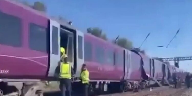 Βρετανία: Συναγερμός για σύγκρουση τρένων - Αναφορές για τραυματίες