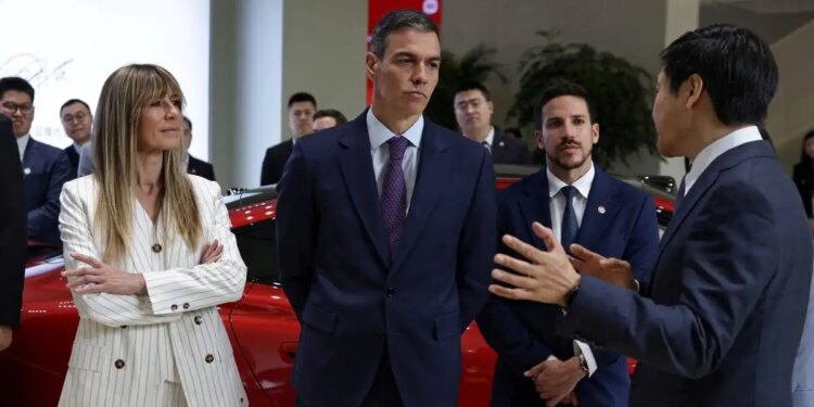 Πέδρο Σάντσεθ: Η σύζυγός του θα δικαστεί για διαφθορά - Της απαγορεύτηκε η έξοδος από την Ισπανία