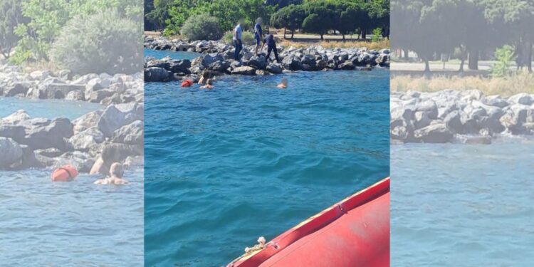 Βόλος: Μεγάλη επιχείρηση στην παραλία του Αναύρου για να βγει από τη θάλασσα 31χρονος που βρισκόταν σε παραλήρημα