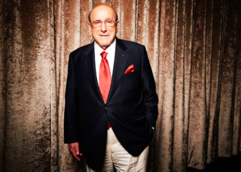 Πέθανε ο θρύλος της μουσικής βιομηχανίας Clive Davis – Ο άνθρωπος πίσω από τις καριέρες αστέρων όπως οι Janis Joplin, Whitney Houston, Carlos Santana