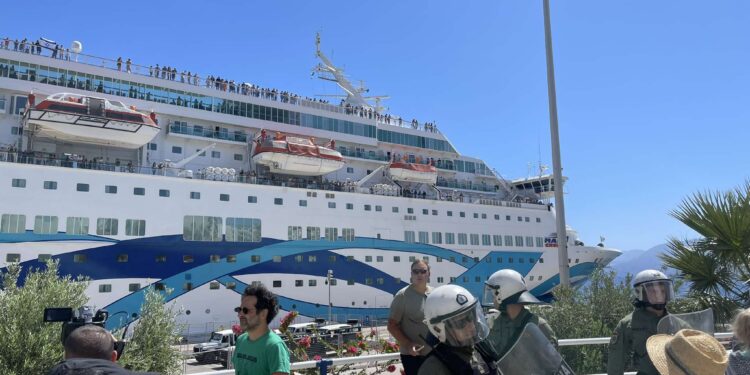 Σύρος: ΜΑΤ και απαγορεύσεις κυκλοφορίας λόγω της άφιξης του Crown Iris