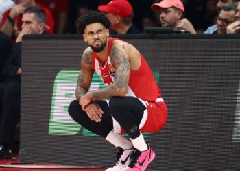 Με Ντόρσεϊ η 12άδα του Ολυμπιακού για το Game 4, εκτός Νιλικίνα και Χολ - www.ertsports.gr