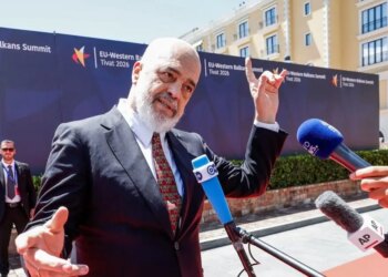Απίστευτος Ράμα: Τρία πράγματα δεν μπορείς να προβλέψεις - Τον Θεό, το σεξ και την ΕΕ»