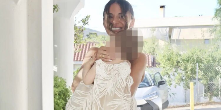 Η Ελένη Τσολάκη για τη βάφτιση της κόρης της: «Μετά τη γέννηση σου, μου χάρισες τη δεύτερη ομορφότερη μέρα της ζωής μου»