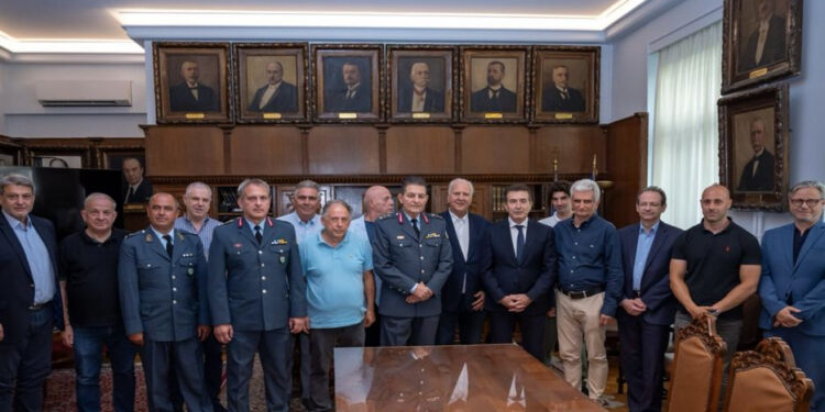 Eπίσκεψη του Μ. Χρυσοχοΐδη στον Εμπορικό Σύλλογο Αθηνών – Δράσεις για εύρυθμη λειτουργία της αγοράς
