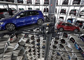 Γερμανικές αυτοκινητοβιομηχανίες αναζητούν «σωσίβιο» για τα εργοστάσιά τους – Στο τραπέζι συνεργασίες με κινεζικές εταιρείες