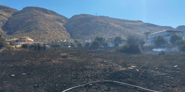 Δύο συλλήψεις και ένα διοικητικό πρόστιμο για παραβάσεις του νόμου περί πυροπροστασίας στην Αττική – 44 αγροτοδασικές πυρκαγιές σε ένα 24ωρο