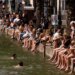«Λιώνει» η Ευρώπη από τον καύσωνα: «Ανάσες δροσιές» από τα 40άρια αναζητούν οι Γάλλοι - Ακραία ζέστη σε Βρετανία, Ισπανία, Γερμανία