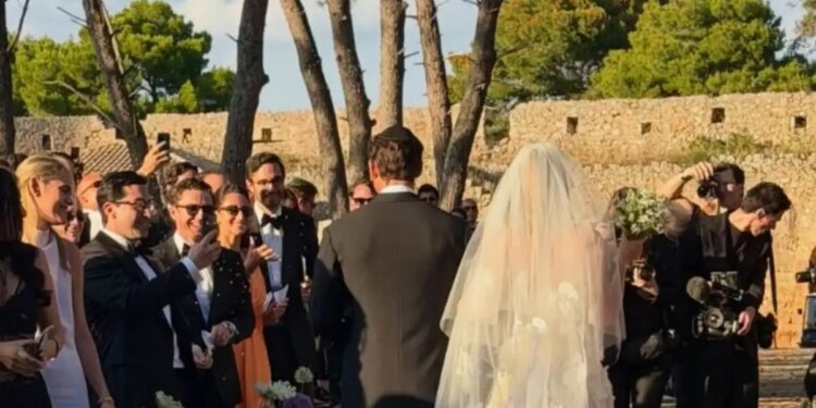 Αμαλία Κωστοπούλου - Τζέικ Μέντγουελ: Οι αδημοσίευτες φωτογραφίες από τον γάμο τους που μοιράστηκε η αδερφή της, Αλεξάνδρα