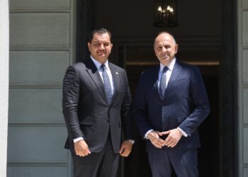 Συνάντηση Γεραπετρίτη με τον Σαντάμ Χαφτάρ: Οριοθέτηση ΑΟΖ βάσει του Δικαίου της Θάλασσας, ενιαία και ισχυρή Λιβύη χωρίς επεμβάσεις τρίτων - ertnews.gr