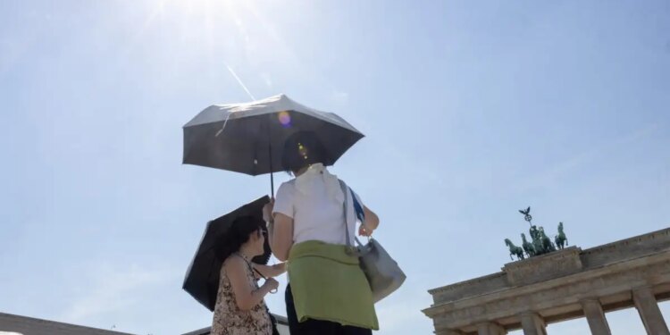 Καύσωνας στη Γερμανία: Δύσκολη η κατάσταση στα νοσοκομεία - «Φέρτε πάγο από το σπίτι»