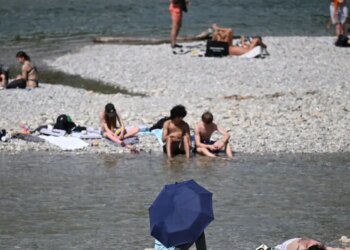 «Τρελάθηκε» ο καιρός στη Γερμανία: Θερμοκρασία στους 38°C αλλά και καταρρακτώδεις βροχές
