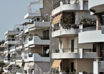 Ακίνητα: Υποχώρησαν οι μεταβιβάσεις τον Απρίλιο, αυξήθηκαν οι γονικές παροχές – Eλέγχους σε 4.820 υποθέσεις ετοιμάζει η ΑΑΔΕ