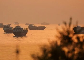 Οι ΗΠΑ χτύπησαν ιρανικούς στόχους στα Στενά του Ορμούζ ως αντίποινα για την επίθεση σε πλοίο