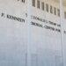 Το όνομα του Ντόναλντ Τραμπ αφαιρείται από το Κέντρο Κένεντι μετά από δικαστική απόφαση