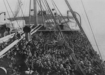 “ΠΥΛΕΣ ΕΞΟΔΟΥ ΠΡΟΣ ΤΗΝ ΑΜΕΡΙΚΗ. Η οικονομία της υπερατλαντικής μετανάστευσης στα ελληνικά λιμάνια (1890-1940)” της Γιώτας Τουργέλη