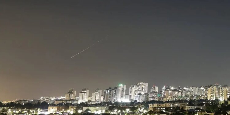 «Το Ιράν διέπραξε ένα σοβαρό λάθος» λένε οι IDF μετά την πυραυλική επίθεση στο Ισραήλ