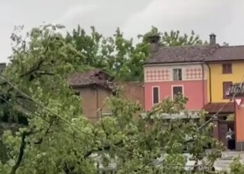 Ιταλία: Έντονη κακοκαιρία στα βόρεια της χώρας - Θυελλώδεις άνεμοι και χαλάζι «σαρώνουν» τις περιοχές