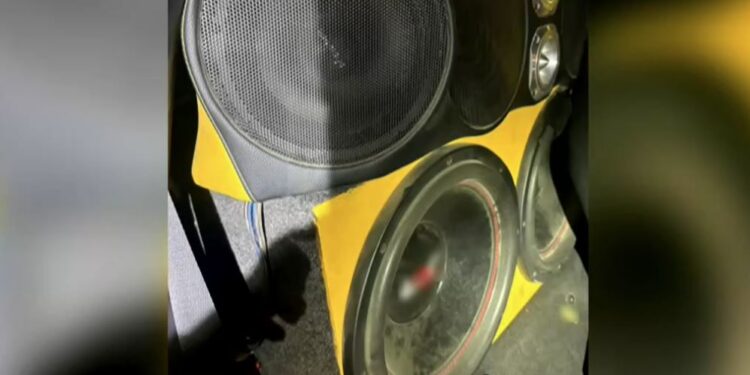 Άνω Λιόσια: DJ της ασφάλτου είχε γίνει 19χρονος που είχε 14 ηχεία στο αυτοκίνητό του – Συνελήφθη για ηχορύπανση