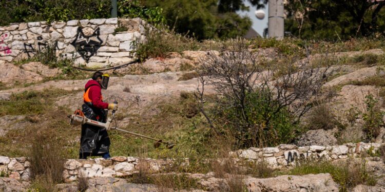 Ωρολογιακές «βόμβες» στον αστικό ιστό τα ακαθάριστα οικόπεδα - Λήγει τα μεσάνυχτα η προθεσμία καθαρισμού, αρχίζουν έλεγχοι - ertnews.gr