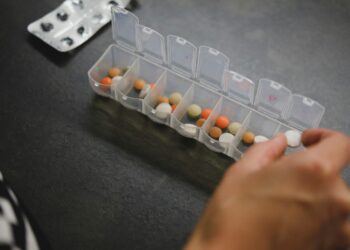 Χαλάνδρι: «Η παραγωγή σκευασμάτων γινόταν σύμφωνα με ιατρικές συνταγές» ισχυρίστηκε ο φαρμακοποιός - ertnews.gr
