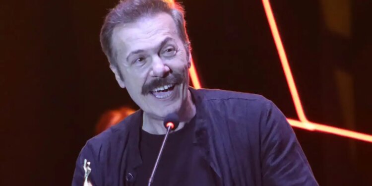 Ο Λάζαρος Γεωργακόπουλος για τη σχέση του με τη γυναίκα του: Προσπαθούσα να ζήσω το «τώρα» και έγινε «για πάντα»