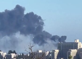 Το Λος Άντζελες σε κατάσταση έκτακτης ανάγκης από φωτιά που καίει εκτός ελέγχου