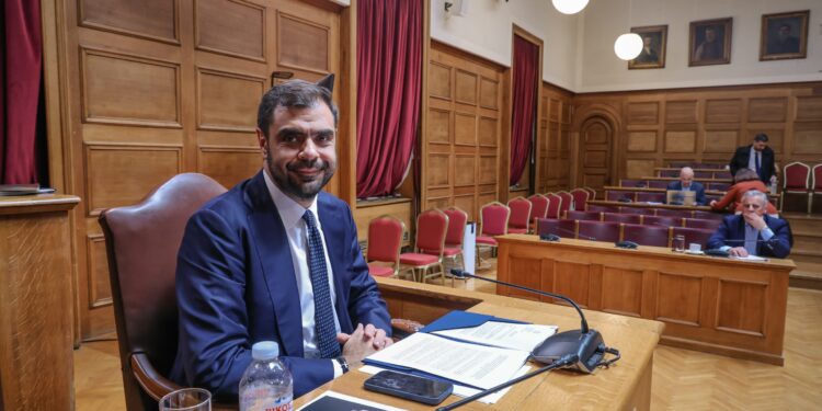 Μαρινάκης: Λύνουμε μια θεσμική εκκρεμότητα δεκαετιών με την οριστική αδειοδότηση των περιφερειακών καναλιών