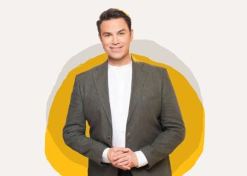 Μάριος Φραγκούλης: Καλοκαιρινή περιοδεία με τη νέα μουσική παράσταση «Χέρια Φτερά»