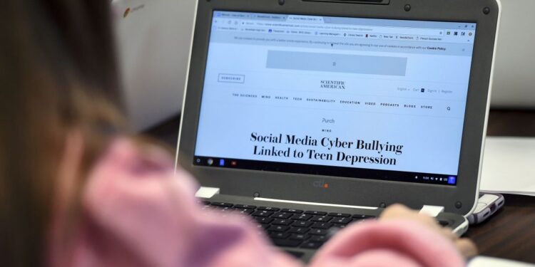 Το Ευρωκοινοβούλιο ζητά κοινή πολιτική για την παιδεία στα μέσα