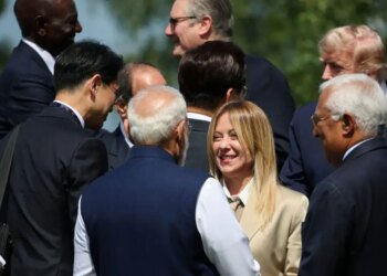 Η Μελόνι στους ηγέτες της G7 αφού έκοψε το τσιγάρο: «Χρειάστηκα τρεις καφέδες για να ξυπνήσω»