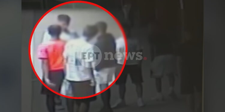 Βίντεο ντοκουμέντο του ΕΡΤnews από τη στιγμή που τέσσερις νεαροί ληστεύουν 18χρονα δίδυμα στο μετρό – Άρπαξαν σταυρούς με τη βία