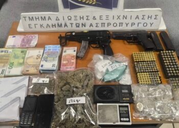 Συνελήφθη 62χρονος στο Περιστέρι για κατοχή όπλων και ναρκωτικών