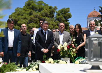 Φόρο τιμής στον Ανδρέα Παπανδρέου απέτισαν στελέχη του ΠΑΣΟΚ