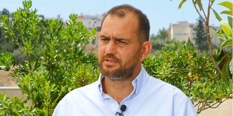 Ανδρέας Γ. Παπανδρέου στο EΡTnews: «Δεν φτιάχνεται ο πολιτικός μέσα σε στούντιο ή σε αλγόριθμους»