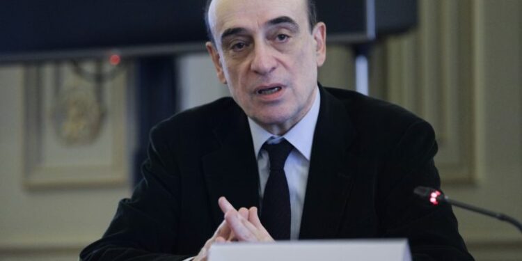 Πετράκης στο ΕΡΤnews Radio 105,8: Από 80 έως 90 δολάρια το πετρέλαιο το 2027 – Στο 3,8% ο πληθωρισμός