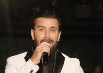 Θάνος Πετρέλης σε ρεπόρτερ: Τα παραλές αλλά θα δεχτώ το κοπλιμέντο ότι μοιάζω σαν αρχαίος Έλληνας