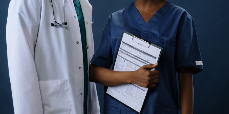 Βρετανία: Ειδικοί ζητούν αναθεώρηση της νομοθεσίας για την τεχνητή νοημοσύνη στην ιατρική