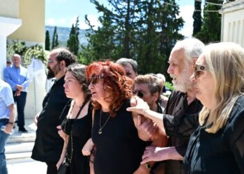 Κηδεία Σωτήρη Τσόγκα: Συγκίνηση στο τελευταίο αντίο στον ηθοποιό