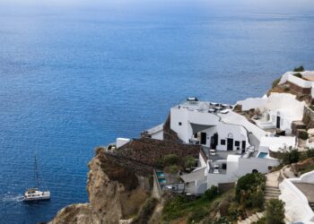 Νέο χωροταξικό για τον τουρισμό: «Φρένο» στην αναρχία ή δημιουργία επιχειρηματιών δύο ταχυτήτων;