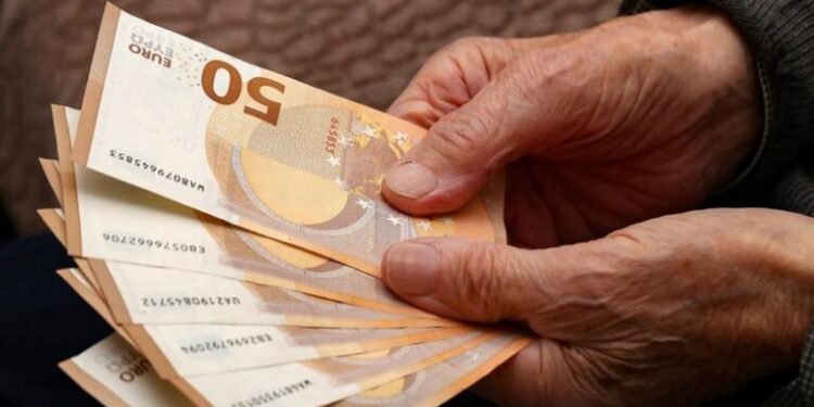 Προσωπική διαφορά: Επεκτείνεται με πλαφόν τα 300 ευρώ – Αντιδράσεις για το όριο από συνδικαλιστικούς φορείς