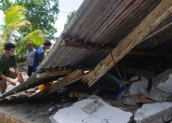 Σεισμός 6,7 Ρίχτερ στην Ινδονησία - Βίντεο από τις καταστροφές