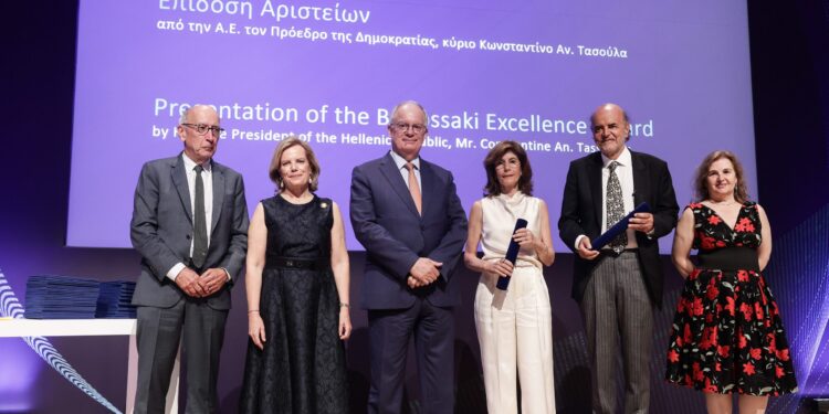 Aπονομή των βραβείων Μποδοσάκη από τον ΠτΔ Κωνσταντίνο Τασούλα - ertnews.gr