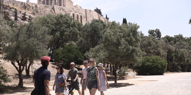 ΠΟΕΕΤ: 24ωρη πανελλαδική απεργία στον επισιτισμό και τον τουρισμό στις 24 Ιουνίου - ertnews.gr